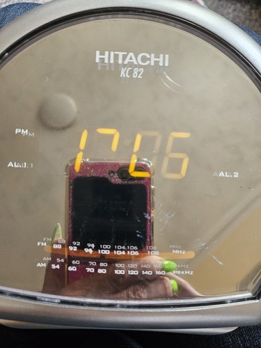 Hitachi kc82 clock - radio, —