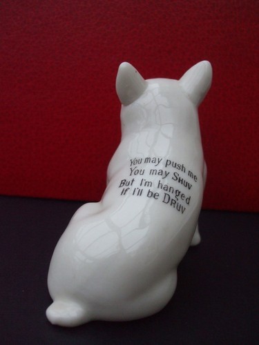 Crested china sitting - crested,