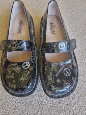 Alegria 'Peace & Love' Patent Leather Printed Paloma Mary Jane Shoes