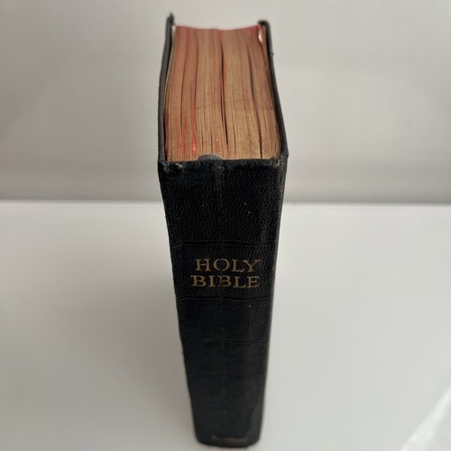 Holy bible illustrated collins - illustrated,