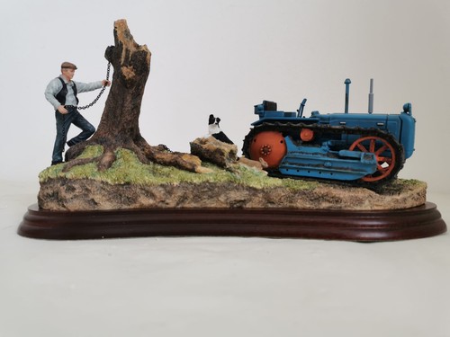 Border fine arts tractors - border,
