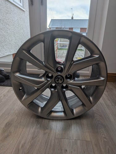 Alloy wheels - alloy,