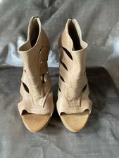 SALE! Guess Tan Shoes New