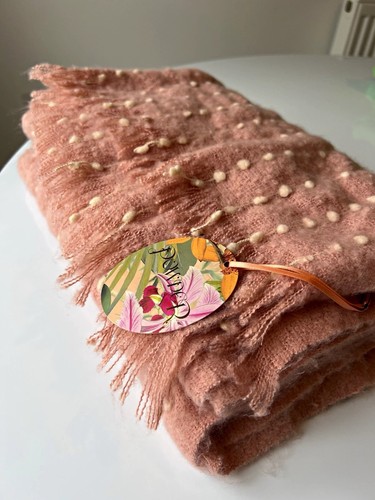 Powder pink warm white - pink,