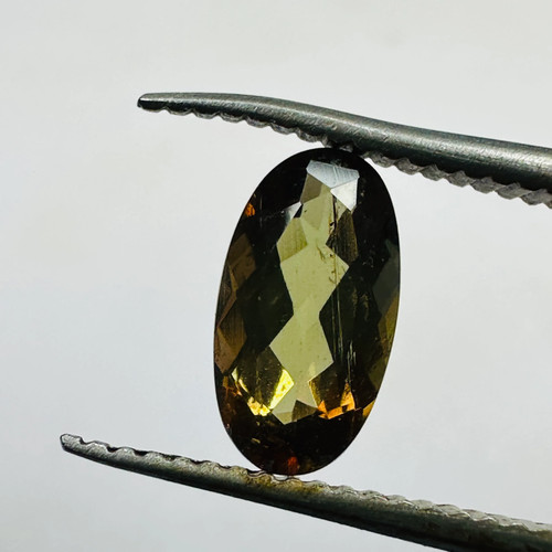 Andalusite oval 5mmx4mm - oval, 9.5mmx4mm