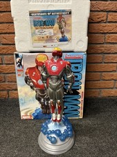 DIAMOND SELECT THE ULTIMATES