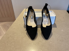 Ladies pumps size 8 brand new