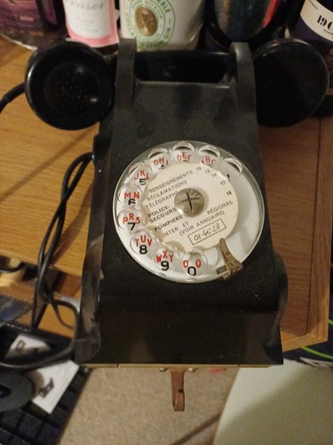 Vintage black bakelite - (mf33),