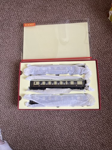 Hornby lighted pullman coaches - hornby,