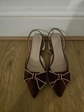 Comfortable kitten-heel shoes