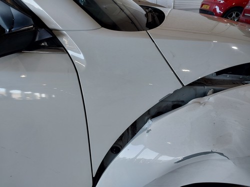 Front wing right white - front,