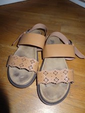 Mantaray size 4 beige brown