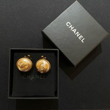Chanel Vintage Pearl CC