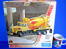 ERTL 1/25 Model Kit 8027