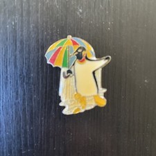 TR- 1985 PENGUIN UNDER A RAINBOW UMBRELLA PIN BACK  #41783 (REAL NICE!!! 