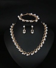 Pearl rhinestone necklace - &,