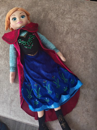 Singing frozen doll - singing, but