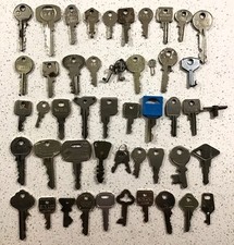 50 Assorted Keys, many types