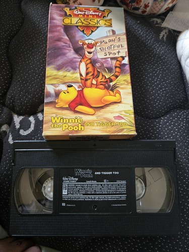 Winnie the pooh and tigger - pooh,