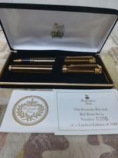 2 Buckingham Palace shop pens