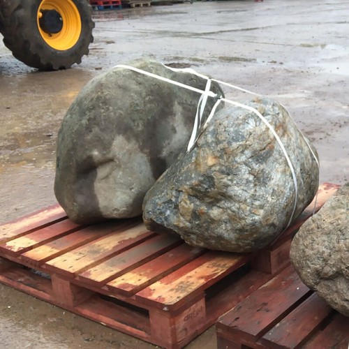 Glacial boulders medium per - boulders,