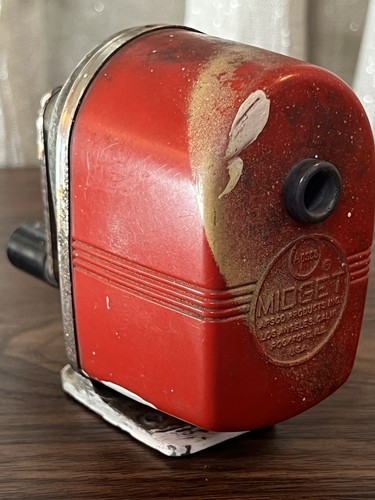 Vintage red pencil sharpener - red,