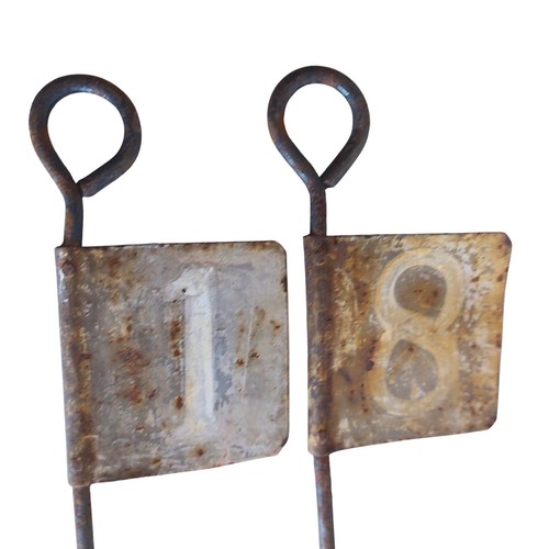 Antique metal putting - antique,