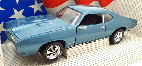Ertl scale diecast 7466 - diecast,