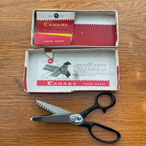 Red canary vintage - red,