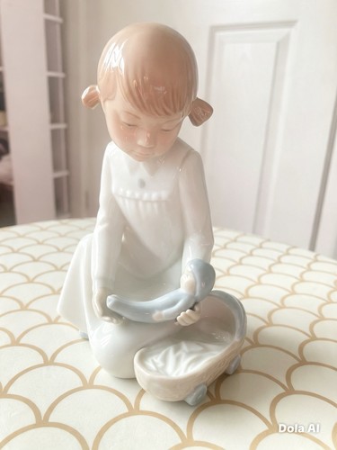 Nao lladro figurine girl with - nao,