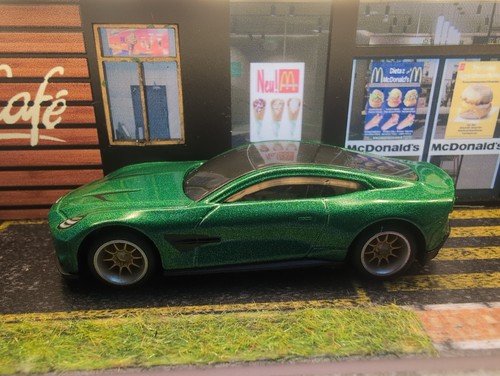 Matchbox aston martin - matchbox,