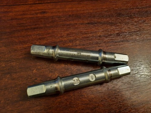 Stronglight bottom bracket - 2, x