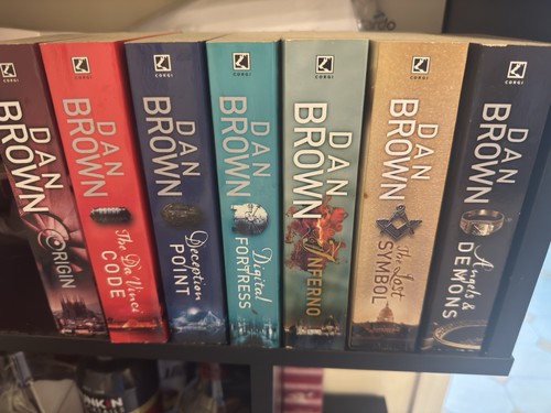 Dan brown robert langdon - brown,