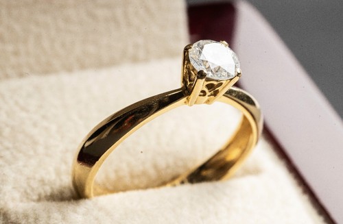 Yellow 18ct gold diamond - yellow,