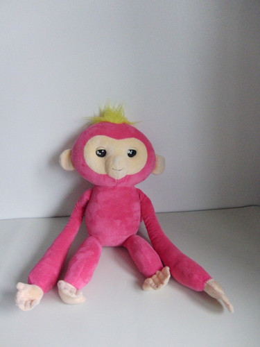 Fingerlings hugs talking bella - fingerlings,