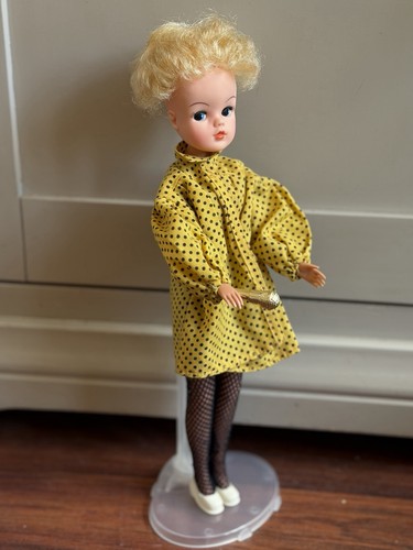 Sindy doll wearing pop - pop, star