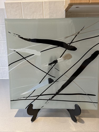 Stunning modern glass - stunning, centre