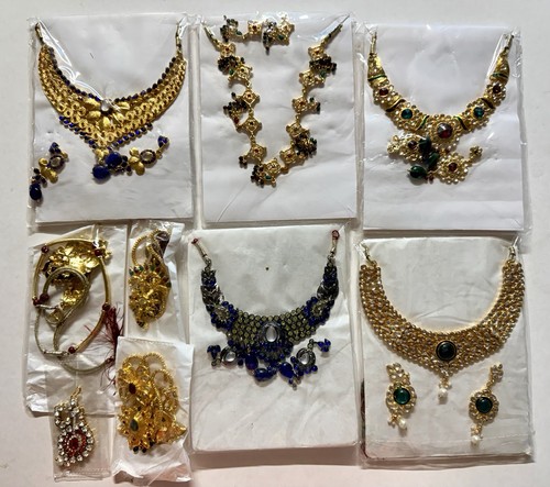 Golden necklace earring tika - golden,