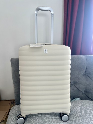 Bnwt cabin luggage suitcase - it,