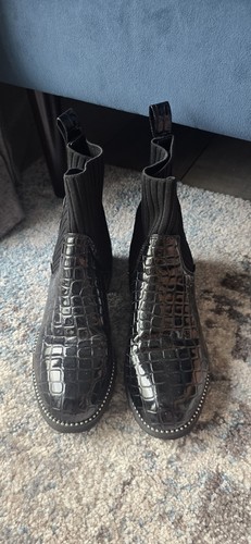 Womans studded crocodile - studded,