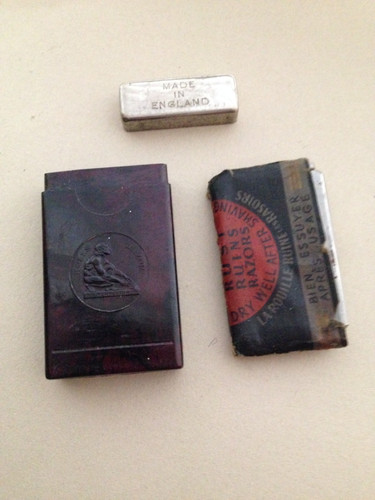 Vintage bakelite rolls razor - bakelite,