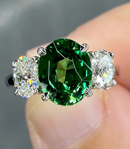 Oval cut natural emerald - ct,