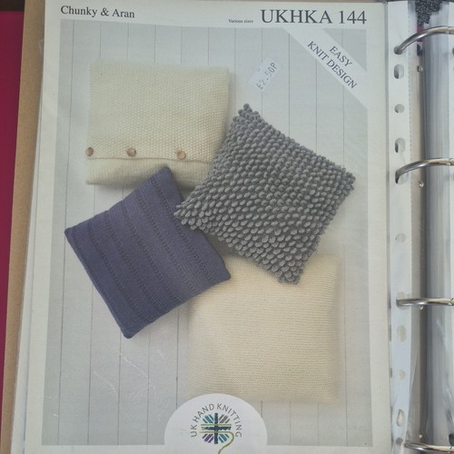 Easy knit design cushion - easy,