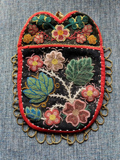 ANTIQUE NATIVE AMERICAN BEADWORK POUCH BAG