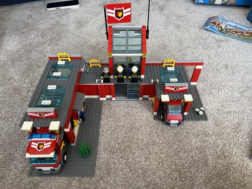 Lego city fire station 7945 - city,