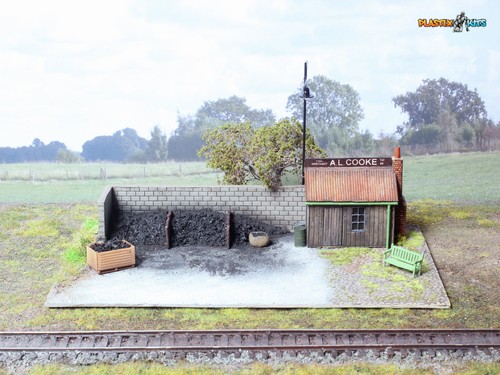 Trackside coal yard diorama - trackside,