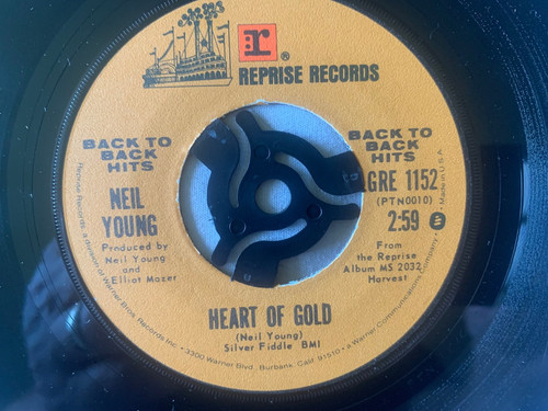 Neil young heart - young,, gold/