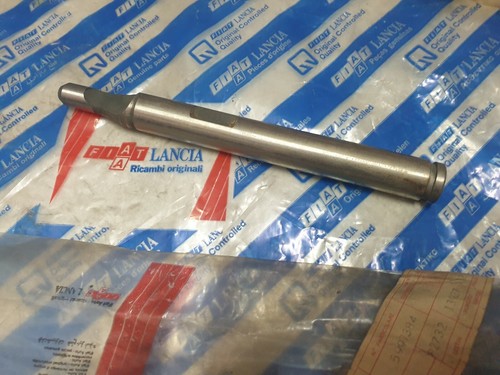 Gearbox reversing shaft for