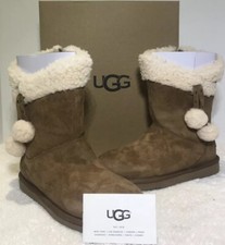 UGG Plumdale Cuff Short PomPom Boots Womens Size 5 Chestnut Color Style 1102933