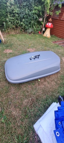 Halfords roof box with bars - box,